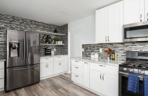 La Mesa Casa | XTRA 10% OFF until Aug: Heated pool, outdoor fire pits, chef's kitchen, gym