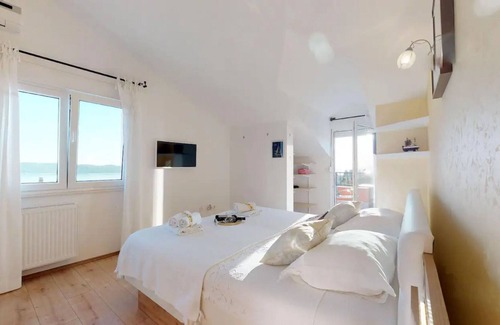 Kastel Sucurac Villa | XXL Luxury villa near Split for up to 16 people