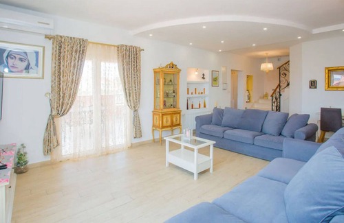 Kastel Sucurac Villa | XXL Luxury villa near Split for up to 16 people