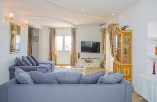 Kastel Sucurac Villa | XXL Luxury villa near Split for up to 16 people