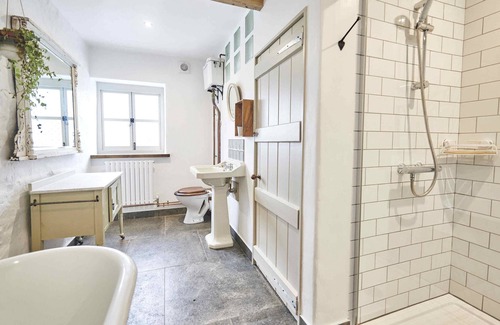 Saint Clears Casa | Y Bwthyn, Bohemian bolthole with log burner