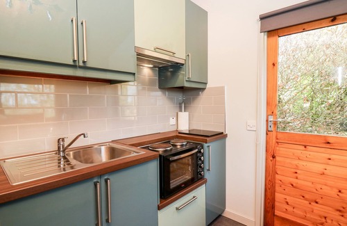 Tan-y-groes Cabaña | Y CABAN GLAS, pet friendly, character holiday cottage in Brynhoffnant