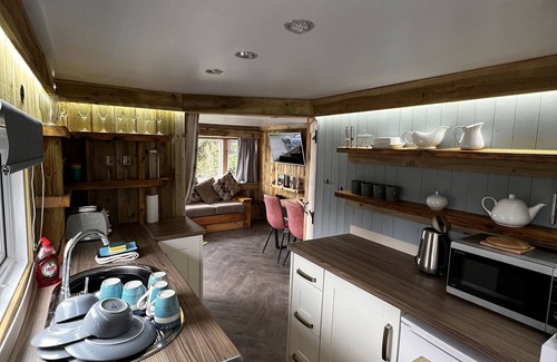Bryn-crug Cabaña | Y Caban - sleeps 4 guests in 2 bedrooms