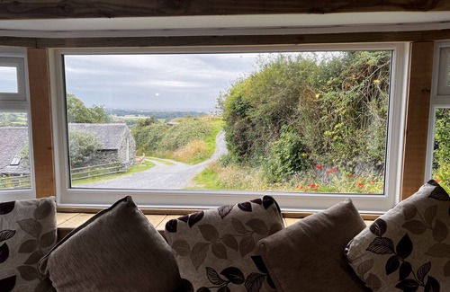 Bryn-crug Cabaña | Y Caban - sleeps 4 guests in 2 bedrooms