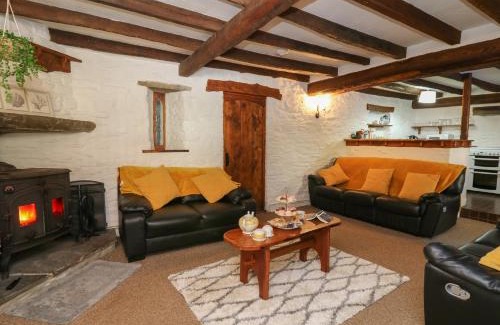 Llanybydder Casa | Y Cartws