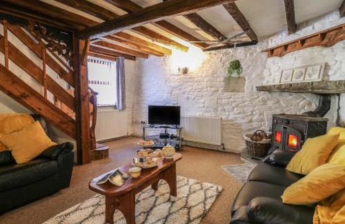Llanybydder Casa | Y Cartws