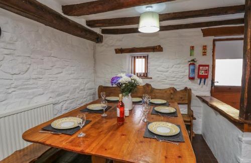 Llanybydder Casa | Y Cartws