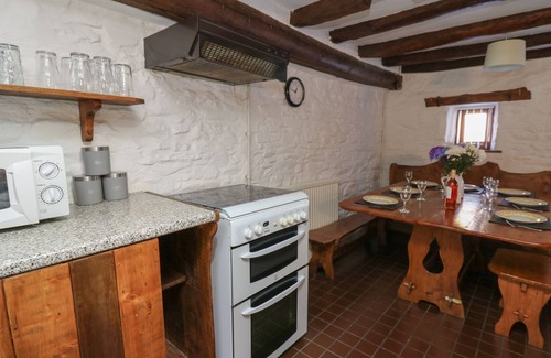 Llanybydder Cabaña | Y CARTWS, pet friendly, character holiday cottage in Llanybydder