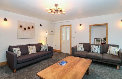 Cwmtirmynach Casa | Y Cigydd