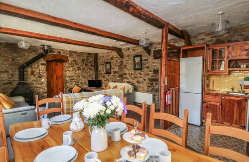 Llanybydder Cabaña | Y FELIN, pet friendly, character holiday cottage in Llanybydder
