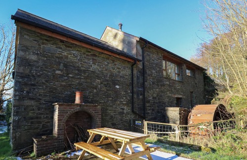 Llanybydder Cabaña | Y FELIN, pet friendly, character holiday cottage in Llanybydder