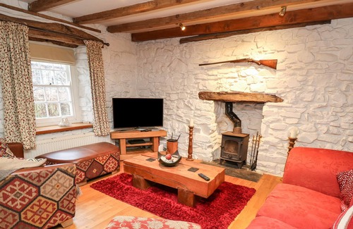 Moylegrove Cabaña | Y FELIN, pet friendly, character holiday cottage in St Dogmaels