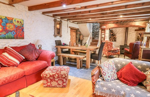 Moylegrove Cabaña | Y FELIN, pet friendly, character holiday cottage in St Dogmaels