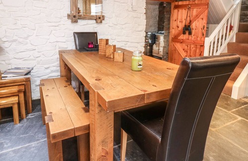 Moylegrove Cabaña | Y FELIN, pet friendly, character holiday cottage in St Dogmaels