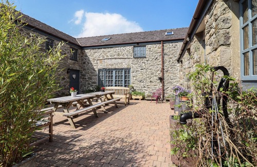 Bodffordd Cabaña | Y FRAN, family friendly, country holiday cottage in Llangefni