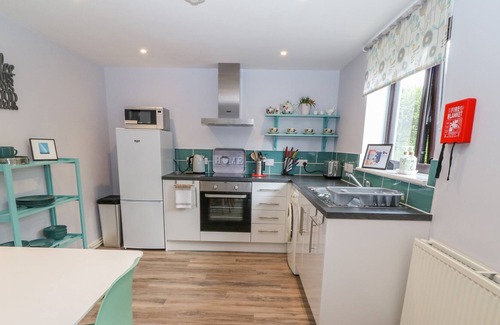 Dwyran Cabaña | Y RHANDY, family friendly, with a garden in Newborough