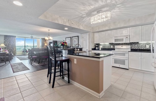 North Myrtle Beach Condominio | Fantastic Waterway Views from Spacious Yacht Club Villa 1-403 in Barefoot!