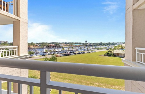 North Myrtle Beach Condominio | Fantastic Waterway Views from Spacious Yacht Club Villa 1-403 in Barefoot!
