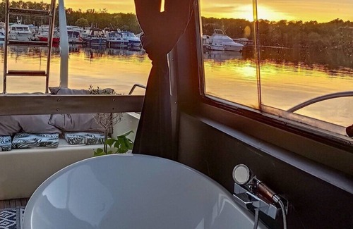 Guernes Casa | Barco-Suite-Jacuzzi-Vista al Lago-Odysea : Yacht de rêve