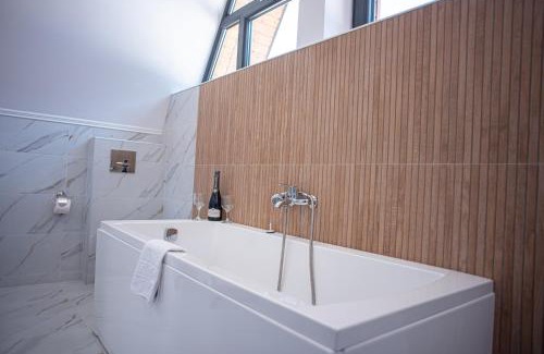 Comarnic Villa | Yael Luxury Apartments 6