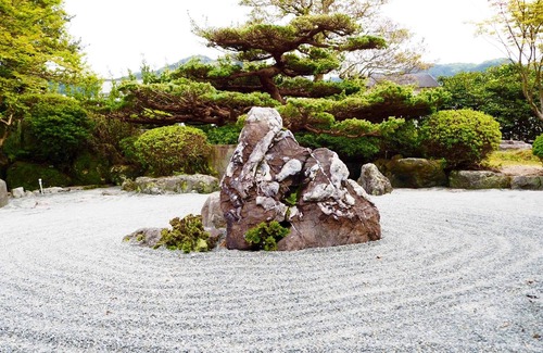 Kurume Casa | Yakuya Akira SHO Inn Jardín privado con jardín japonés · junto a la zona de pesca (comida y bebida)