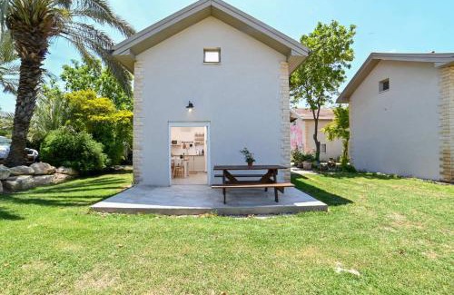 Emek Izrael Casa | YalaRent Valley view Boutique cottages with Pool