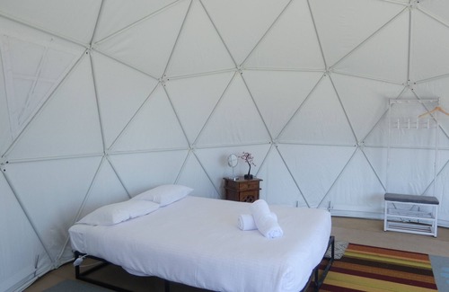 Balmattum Complejo | Yanda - Self Catering Dome with private deck, BBQ, Campfire and lawn