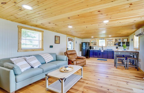 Golden Casa | Lake Views & Yard: Home Near Table Rock Lake!