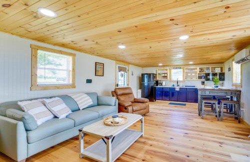 Golden Casa | Yard with Lake View Home Near Table Rock Lake!