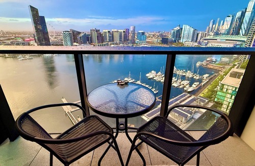 Docklands Apartamento | Yarra Accommodation: An Ensuite Double Room.