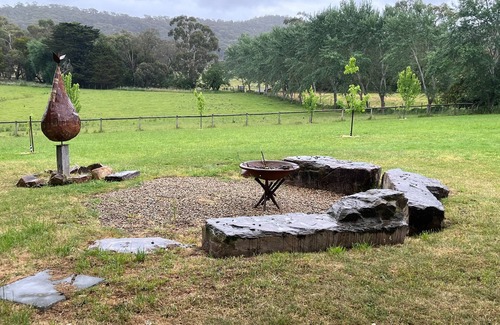 Dixons Creek Cabaña | Yarra Fox Farm Farmstay in the heart of the Yarra Valley winery region.