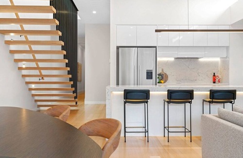 South Yarra Casa | Yarra Luxury | Chapel St, CBD & Gardens | Carpark
