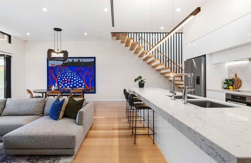 South Yarra Casa | Yarra Luxury | Chapel St, CBD & Gardens | Carpark