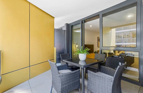 South Yarra Apartamento | YARRA · YARRA Toorak Rd & Chapel St. Pool, Gym & Parking