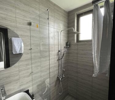 Koforidua Cama Y Desayuno | Yaven Heights Hotel