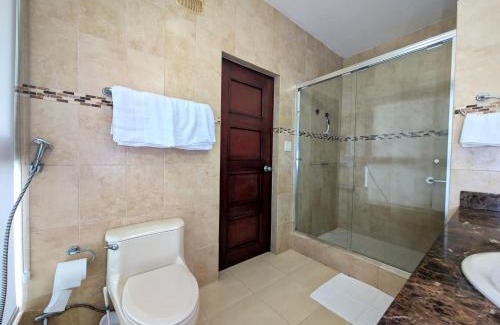 Marbella Apartamento | YC 2307 l Av Balboa 2 BDR bay view