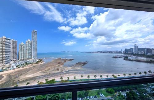 Marbella Apartamento | YC 2307 l Av Balboa 2 BDR bay view