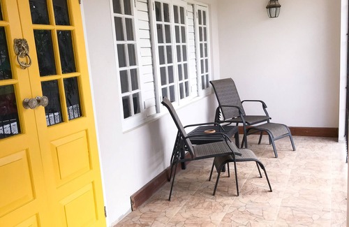 West Gate Hills Apartamento | Lion Hide Villa: Yellow Door Apartment, 2 dormitorios grandes