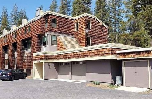 Bear Valley Condominio | Year Round Condo- Sleeps 5! - Tamarack #17 by Bear Valley Vacation Rentals