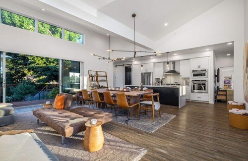 Kenwood Villa | Year-Round Heated Pool | Hot Tub | Fire Pit | Huge Lawn | Vineyard Views
