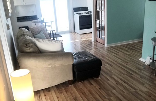 Portsmouth Cabaña | Year-round Newly Renovated Waterfront Cottage on Blue Bill Cove