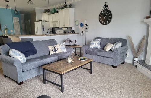 Camdenton Condominio | Year Round Relaxation with Beautiful Lake View for Creating Great Memories!