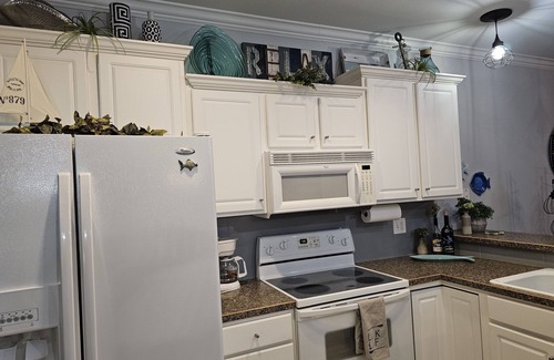 Camdenton Condominio | Year Round Relaxation with Beautiful Lake View for Creating Great Memories!