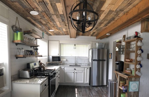 Chautauqua Cabaña | Todo el año renovado Lakefront Cottage & Pet Friendly!