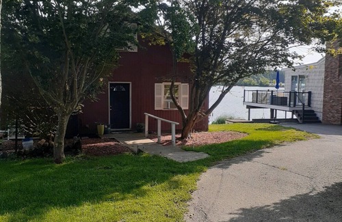 Voluntown Casa | Year Round Waterfront Lake Cottage