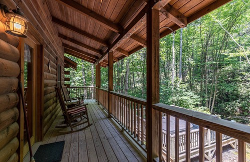 Banner Elk Cabina | Yearling - Cozy Log Cabin with Hot Tub between Valle Crucis and Banner Elk