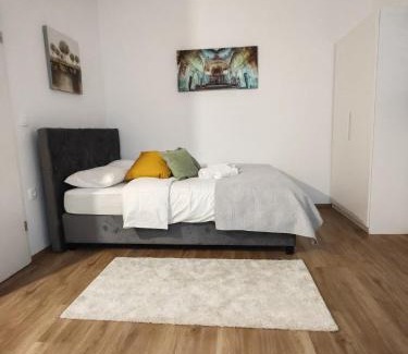 Ljubljana Apartamento | YELLOW APARTMENT WITH FREE PARKING