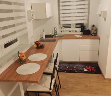 Ljubljana Apartamento | YELLOW APARTMENT WITH FREE PARKING