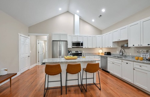 Hendersonville Casa | Yellow Bike Bungalow-Block from Bike Trail-Fireplace & Hot Tub - Dog Friendly