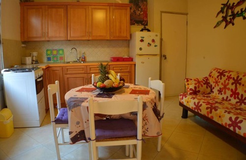 Silver Sands Apartamento | Yellow Bird Apartment in Blue Ocean Cottage in Silver Sands